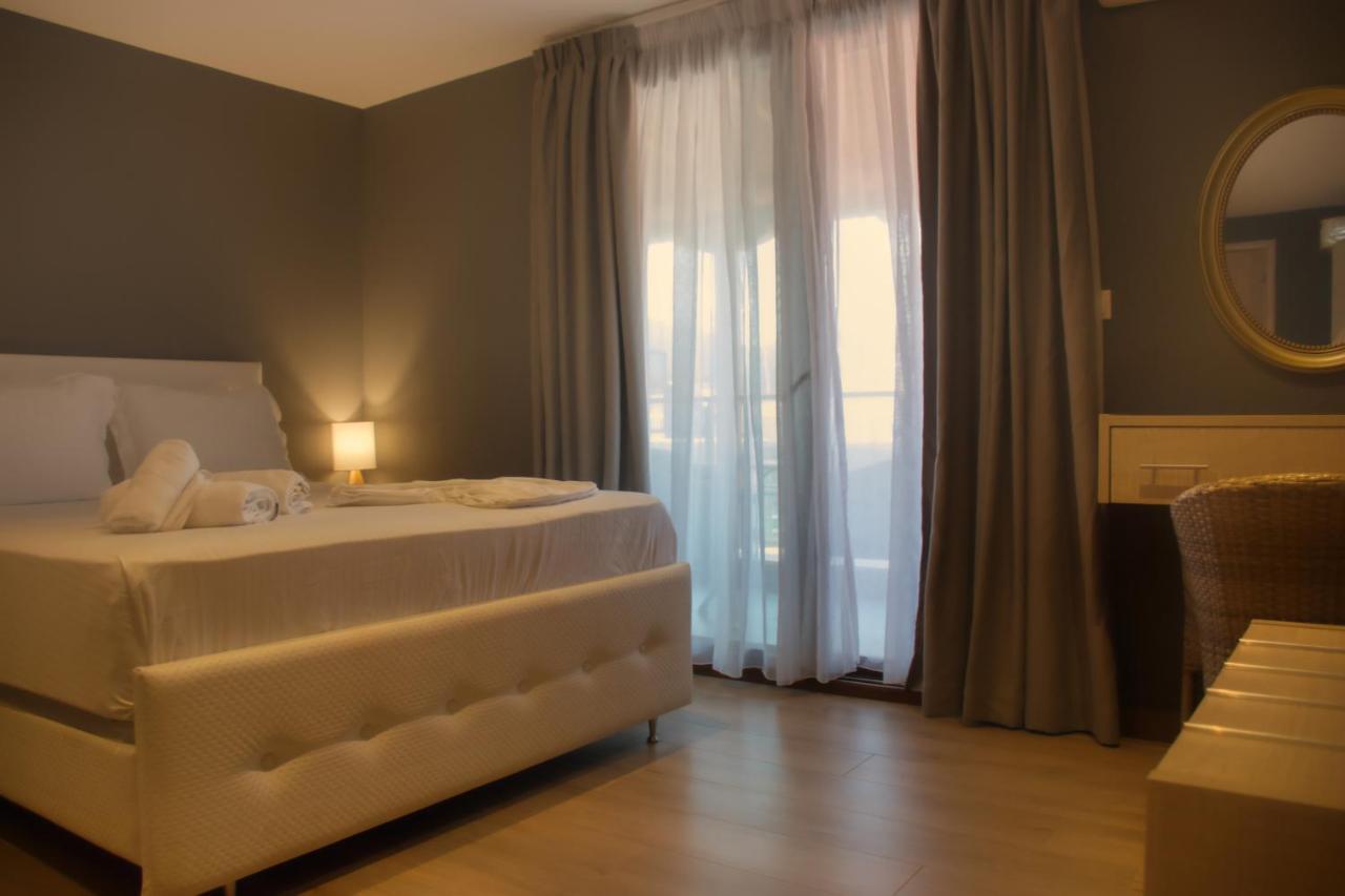 Hotel Viky Sarti Buitenkant foto